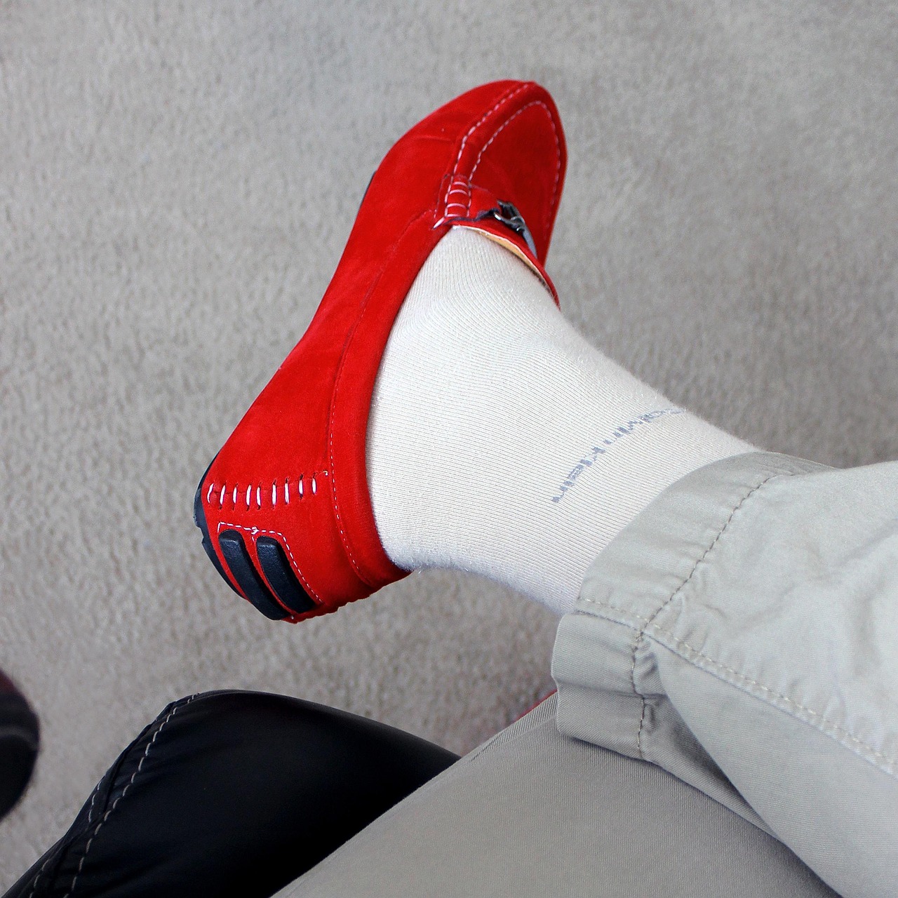 What Color Shoes To Wear With Yellow Dress