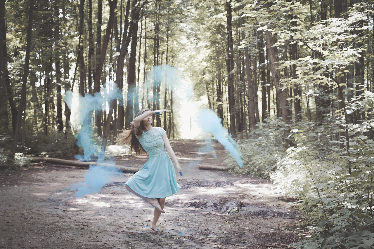 What Color Shoes Match A Navy Blue Dress